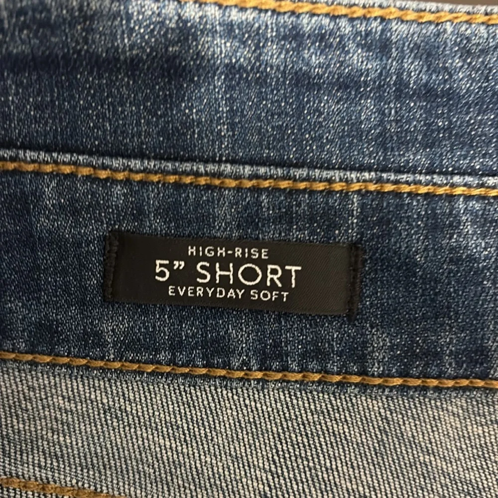 White House Black Market Denim Jean Shorts - Picture 5 of 12